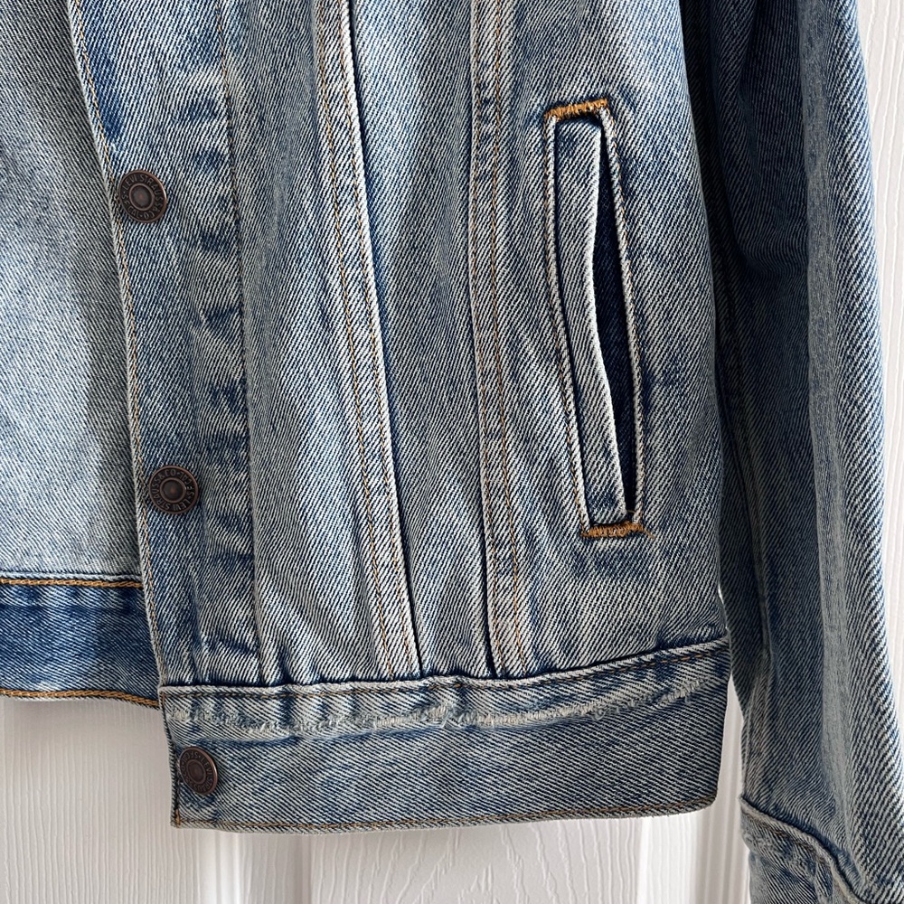 Levi's Light Wash Denim Jacket - Picture 3 of 7